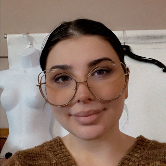 Meet your Posher, Selena - Picture 6 of 7